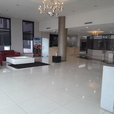 Regent Star Hotel Piarco Esterno foto