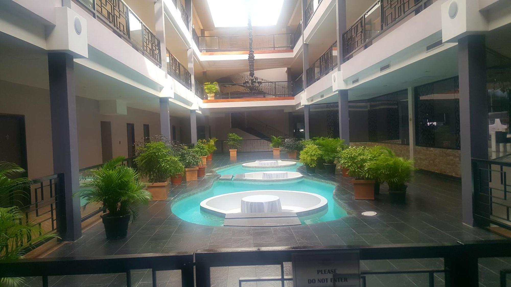 Regent Star Hotel Piarco Esterno foto