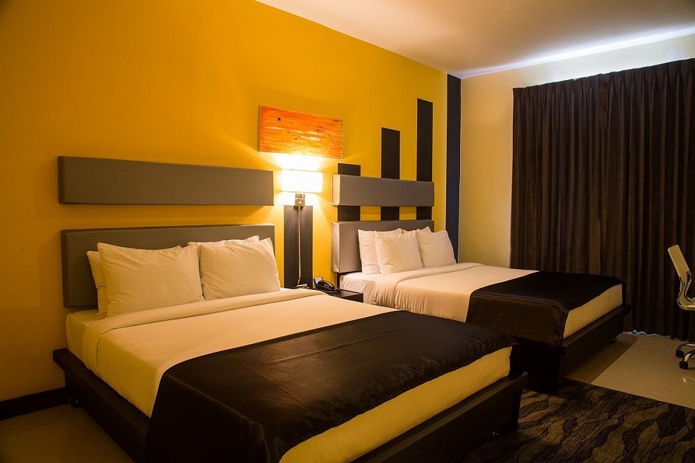 Regent Star Hotel Piarco Esterno foto