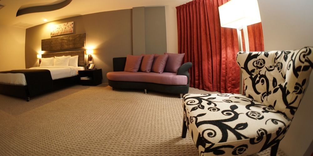 Regent Star Hotel Piarco Esterno foto