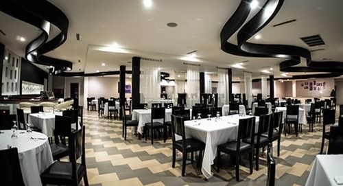 Regent Star Hotel Piarco Esterno foto
